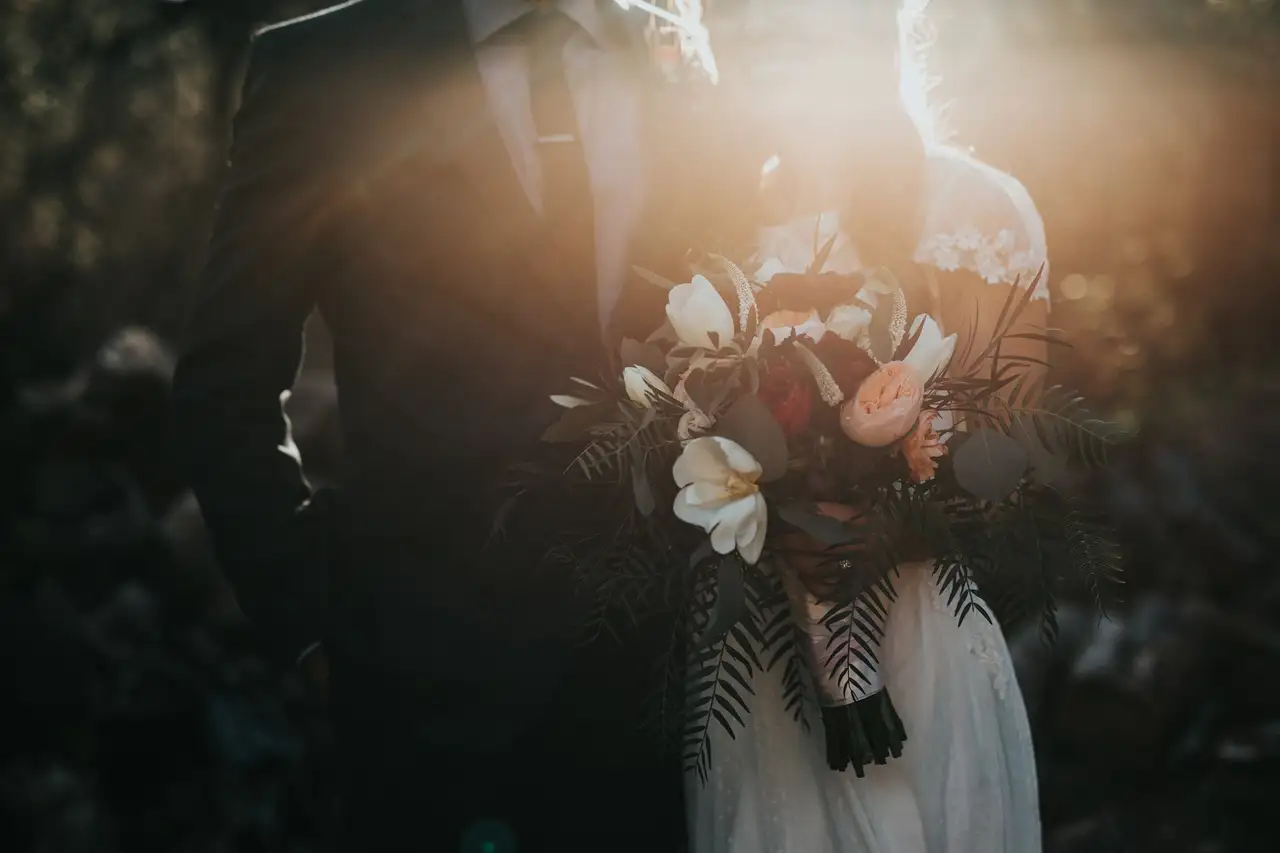 A bridal bouquet in warm backlight